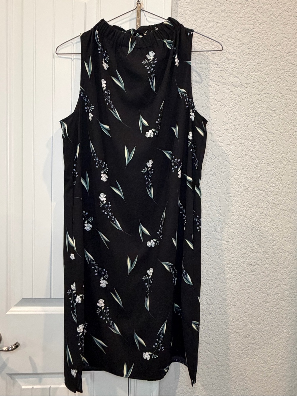 Apt. 9 Black Sleeveless Floral Shift Dress